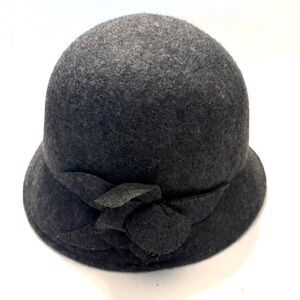 FASHION HATS Elegant Gray Wool Cloche Flower Hat